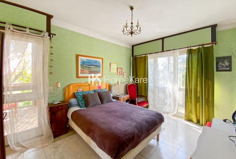 Maison - 270 m² - 9 pièces