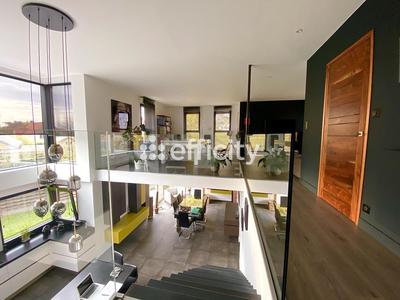 Pavillon - 270 m² - 5 pièces