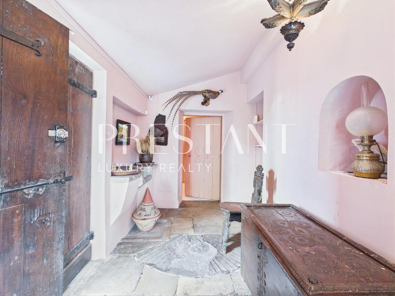 Maison - 285 m² - 7 pièces