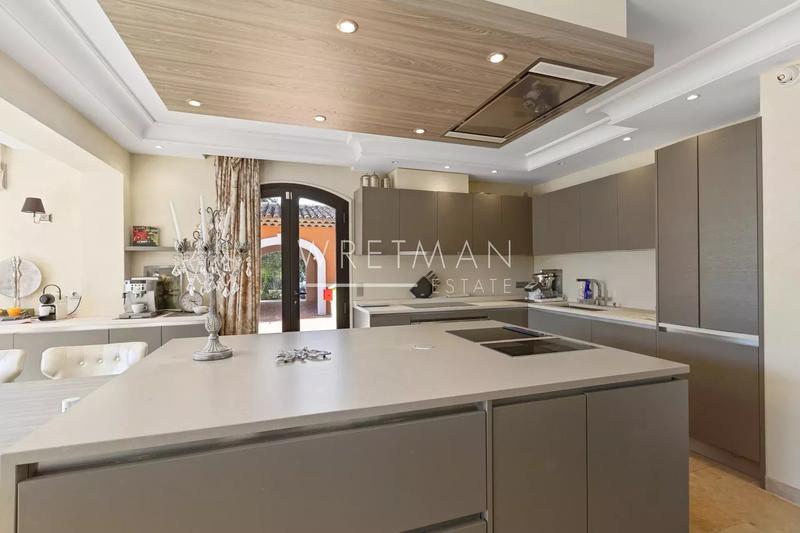 Maison - 472 m² - 10 pièces