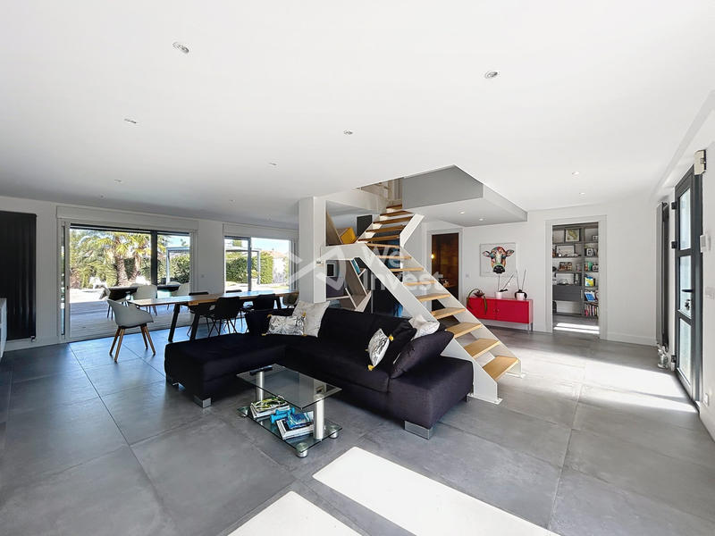 Villa - 197 m² - 7 pièces