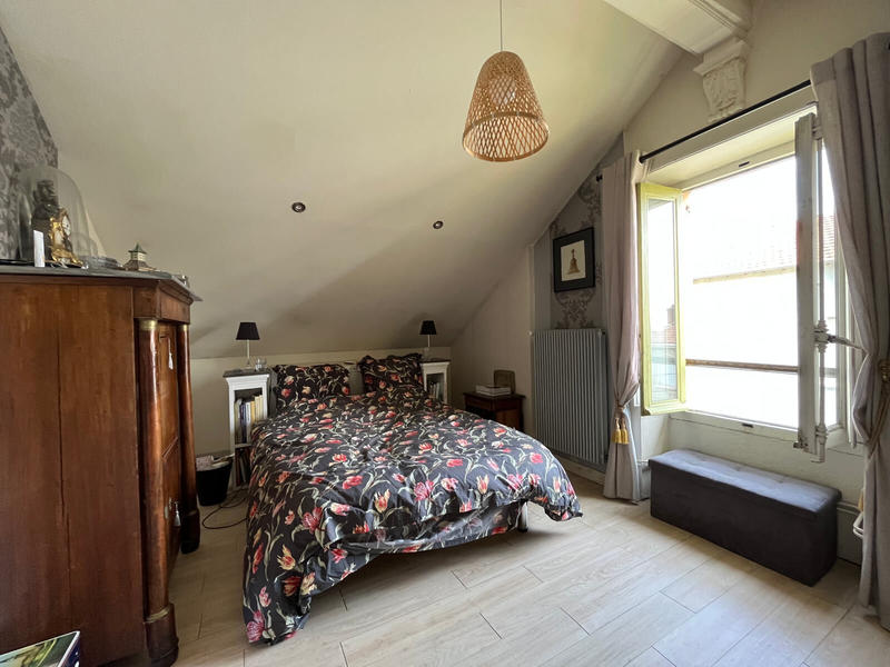 Maison - 185 m² - 10 pièces