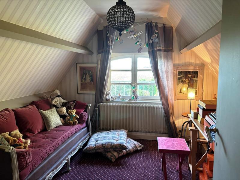 Maison - 275 m² - 12 pièces