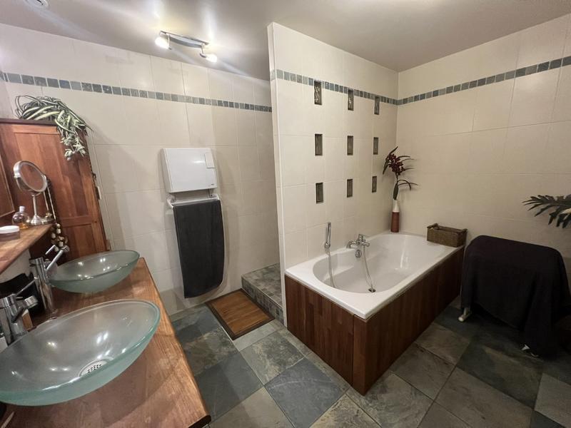 Maison - 180 m² - 7 pièces