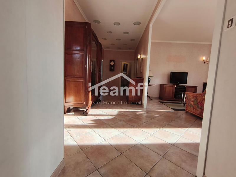 Maison - 180 m² - 5 pièces