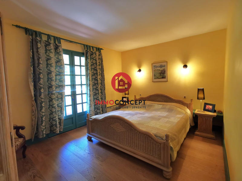 Villa - 265 m² - 8 pièces