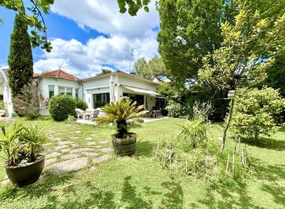 Maison - 180 m² - 8 pièces