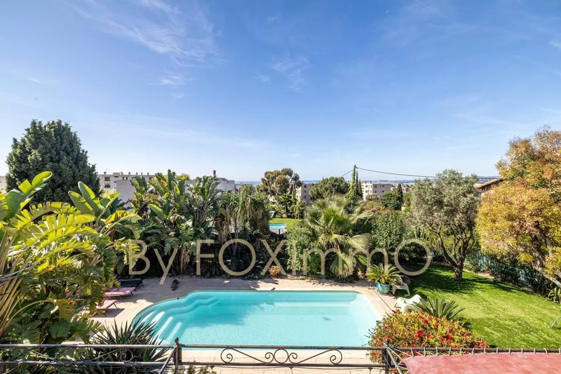Villa - 225 m² - 6 pièces
