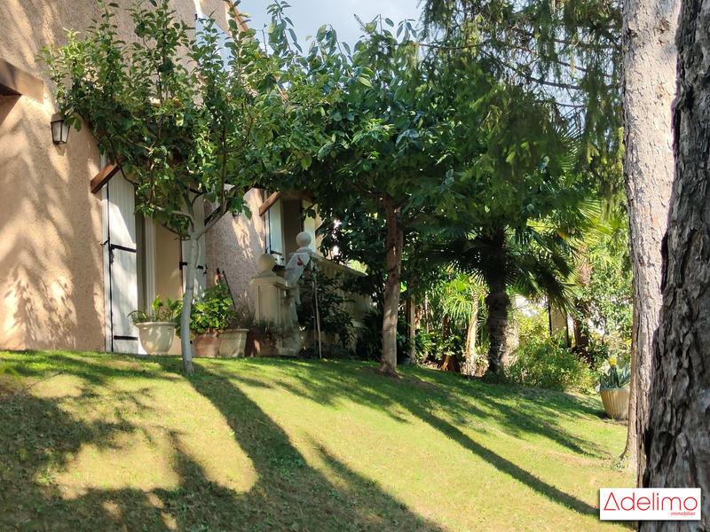 Villa - 266 m² - 8 pièces