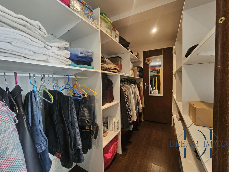 Maison - 221 m² - 9 pièces