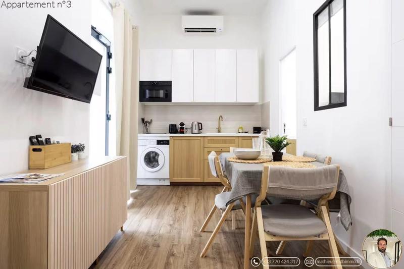 Studio - 100 m² - 9 pièces