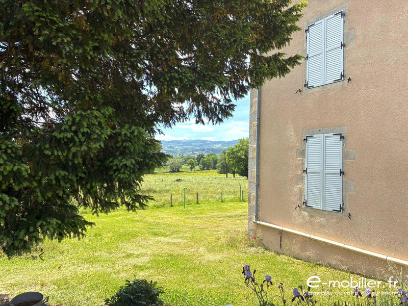 Maison - 220 m² - 8 pièces