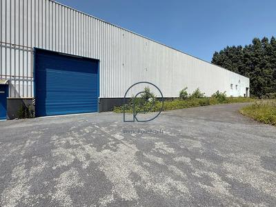 Entrepôt - 1 749 m²