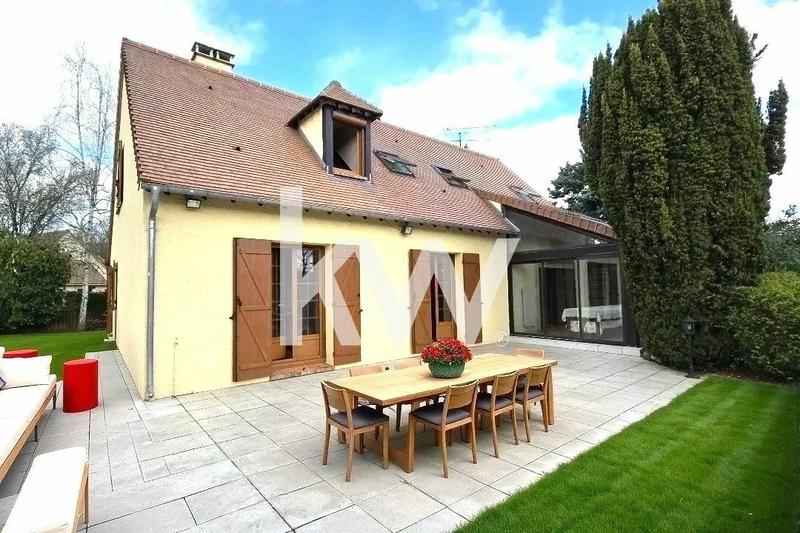 Maison contemporaine - 268 m² - 7 pièces