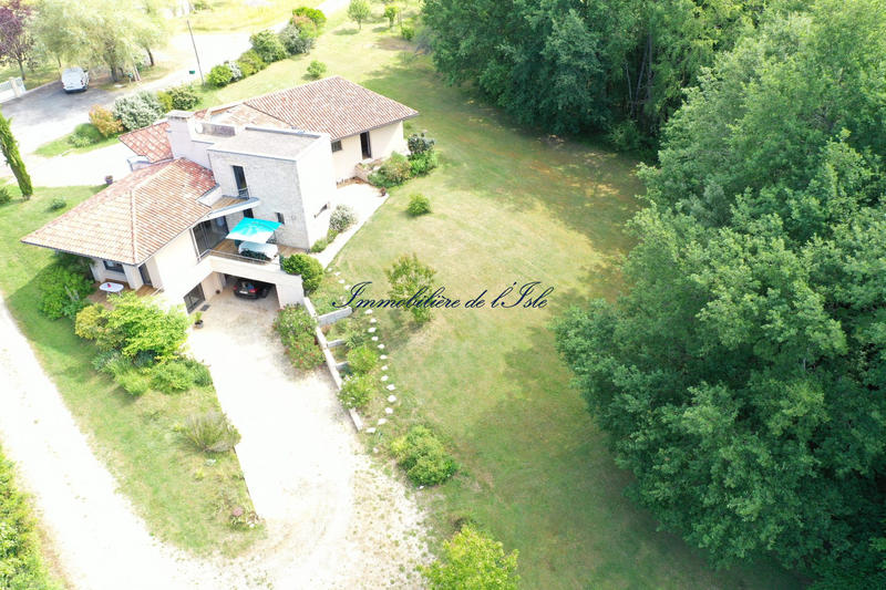 Maison - 248 m² - 9 pièces