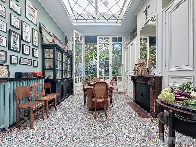 Maison - 252 m² - 8 pièces