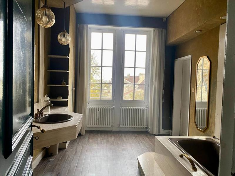 Propriété - 350 m² - 14 pièces