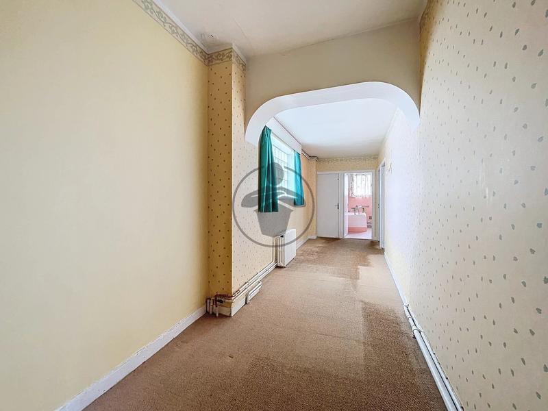 Maison - 212 m² - 8 pièces