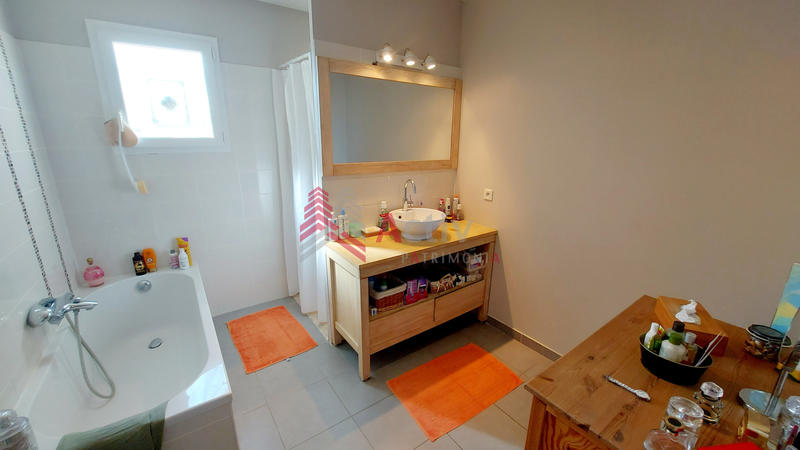 Maison - 102 m² - 4 pièces