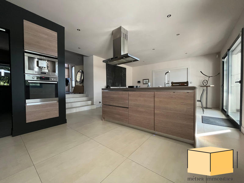 Villa - 207 m² - 6 pièces