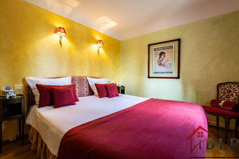 Propriété - 460 m² - 14 pièces