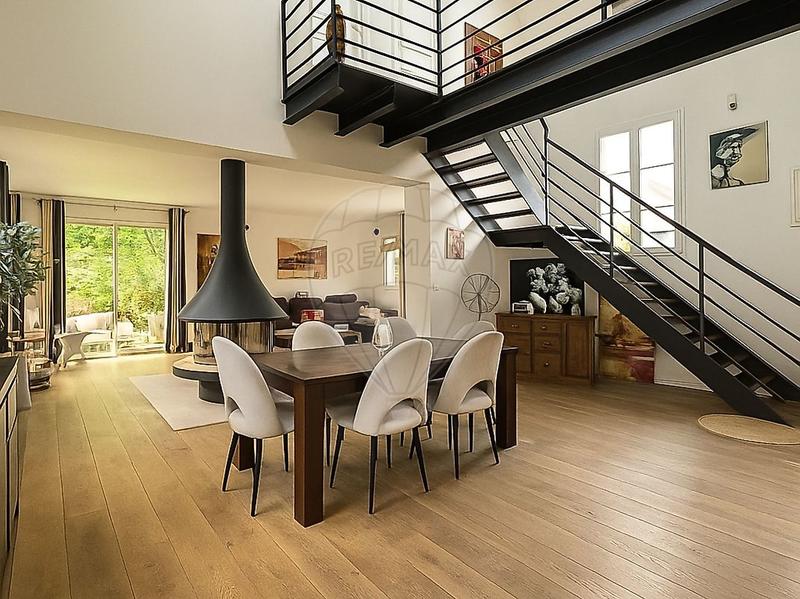 Maison - 169 m² - 7 pièces