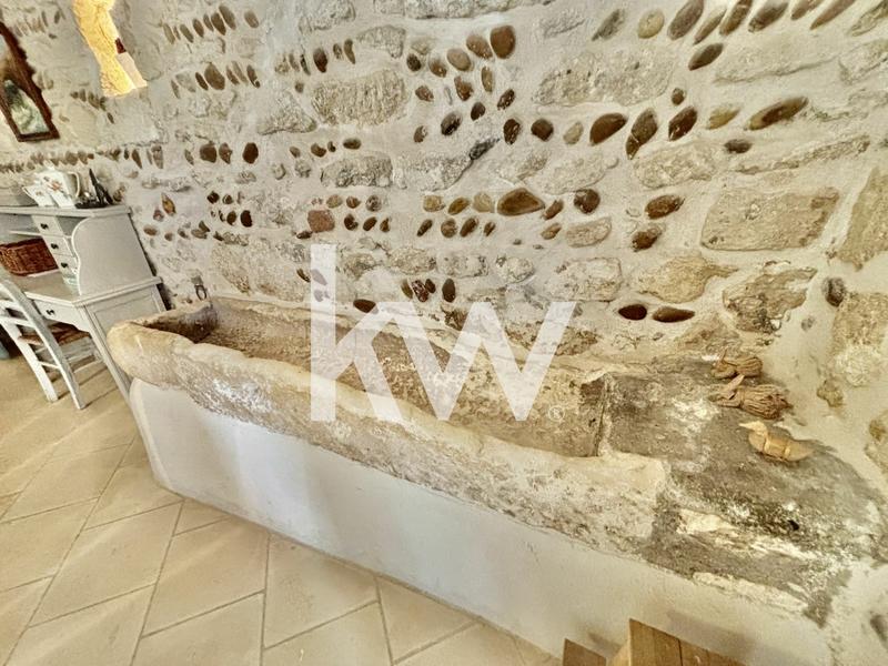 Maison - 300 m² - 11 pièces