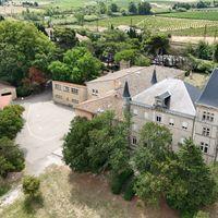 Château - 3 706 m² - 13 pièces