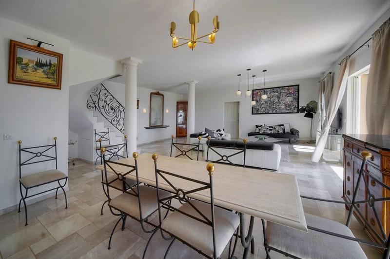 Villa - 210 m² - 5 pièces