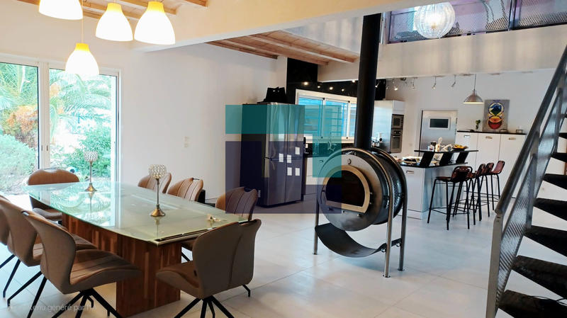 Villa - 256 m² - 4 pièces