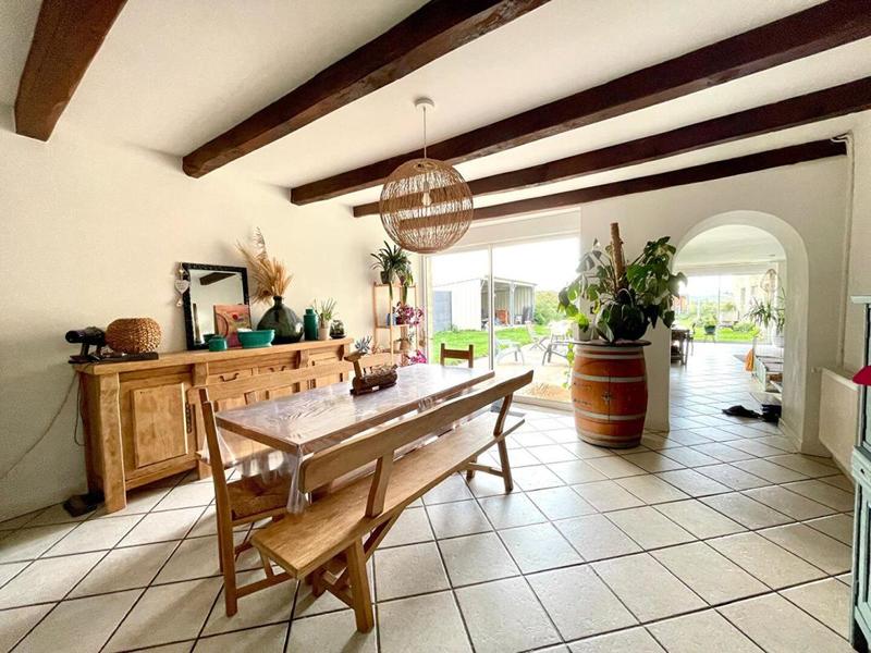 Maison - 222 m² - 6 pièces
