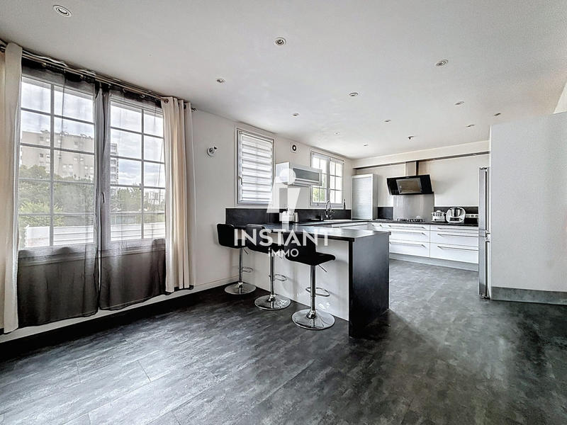 Maison - 266 m² - 7 pièces