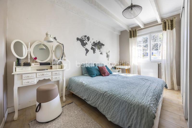 Maison - 250 m² - 9 pièces