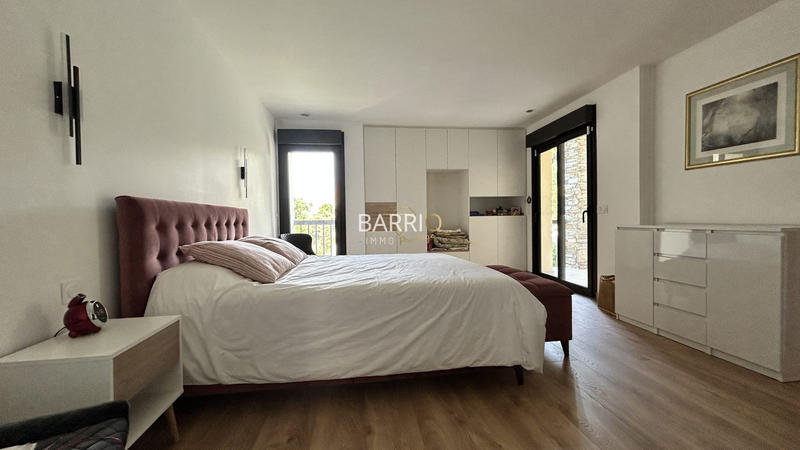 Villa - 240 m² - 6 pièces