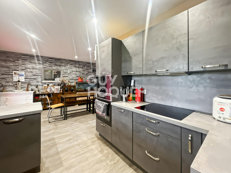 Maison - 145 m² - 8 pièces