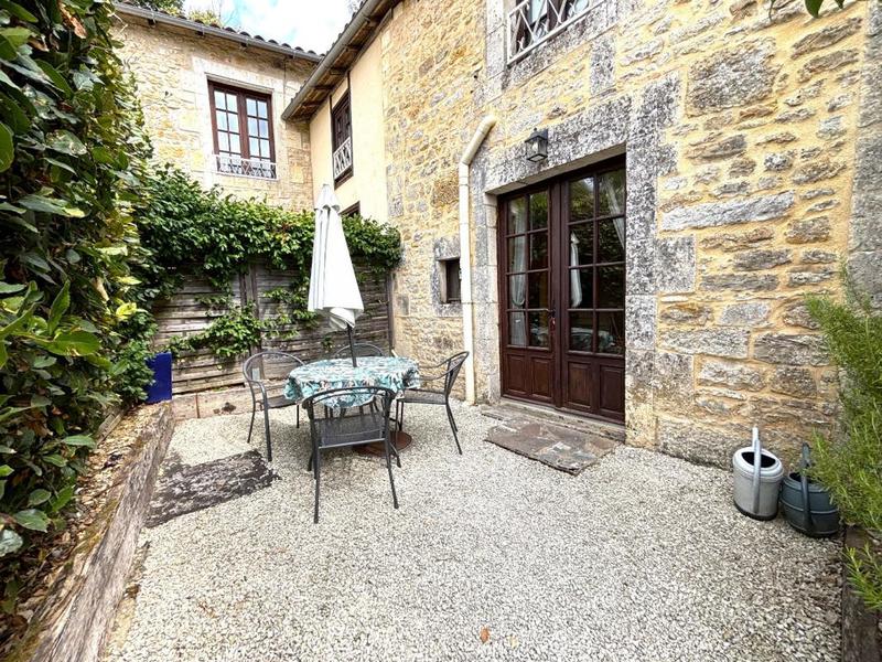 Maison - 300 m² - 11 pièces