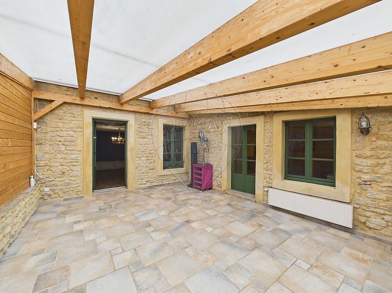 Maison - 240 m² - 12 pièces