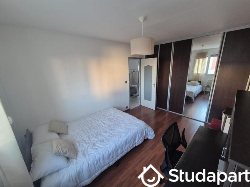 Chambre - 11 m² - 1 pièce