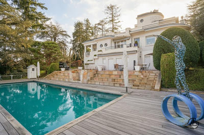 Maison - 345 m² - 11 pièces