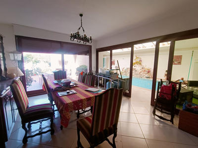 Maison - 200 m² - 7 pièces