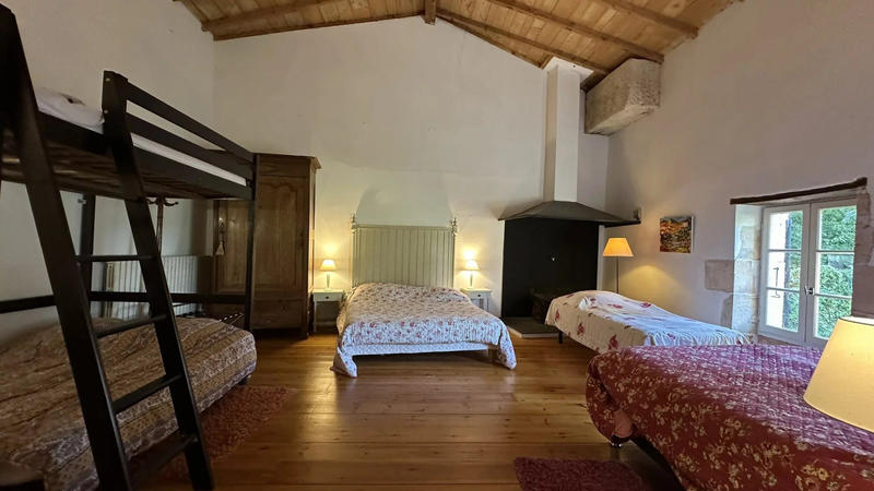 Maison - 768 m² - 17 pièces