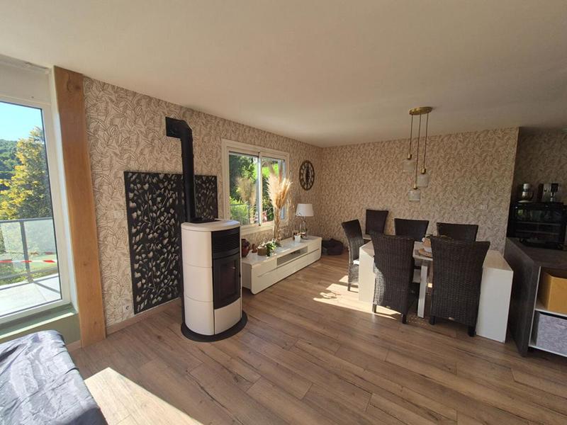 Maison - 221 m² - 7 pièces