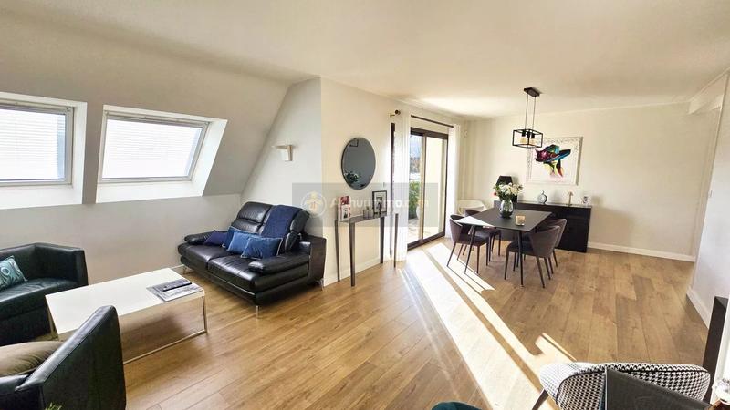Maison - 92 m² - 5 pièces