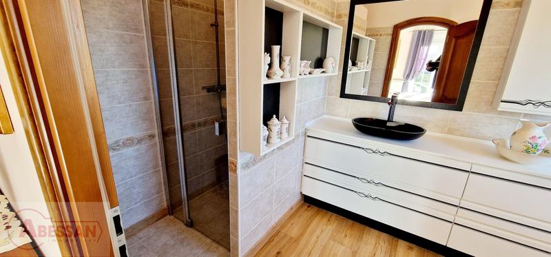 Maison - 201 m² - 5 pièces