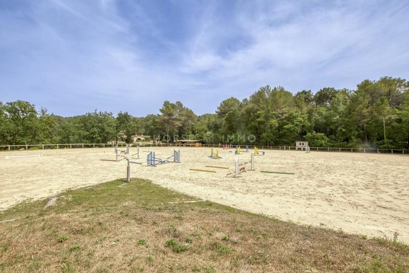 Haras - 600 m² - 20 pièces