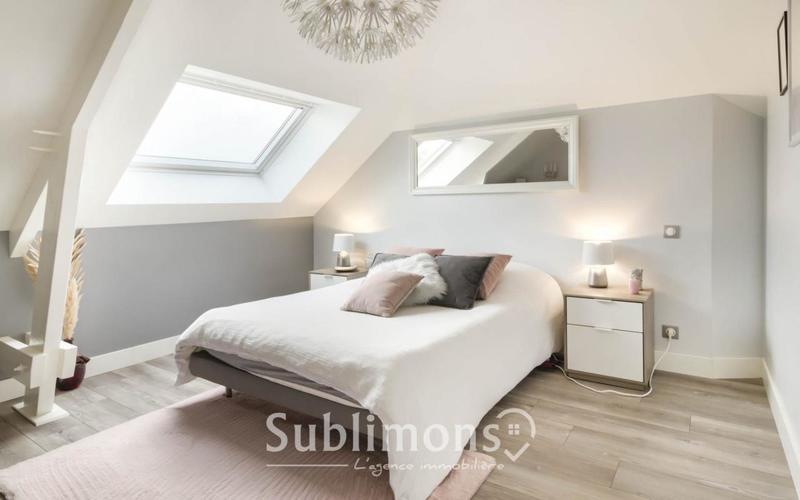 Maison - 250 m² - 8 pièces