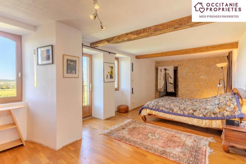 Corps de ferme - 700 m² - 17 pièces