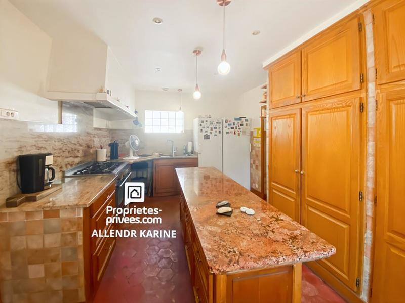 Maison - 220 m² - 11 pièces