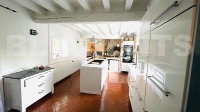 Demeure - 261 m² - 8 pièces