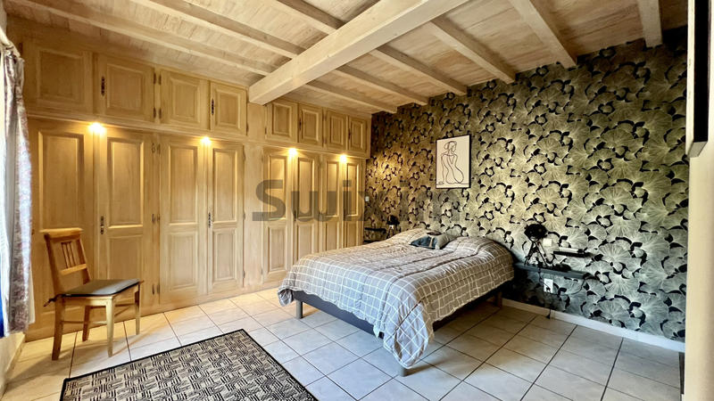 Mas - 300 m² - 10 pièces